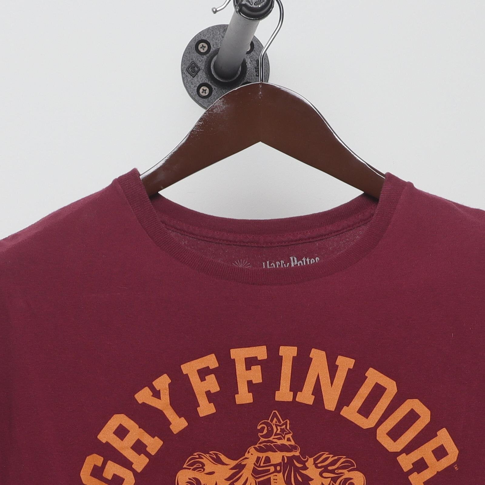 Close-up of the collar and tag on the Vintage Modern Harry Potter "Gryffindor Quidditch" T-Shirt - XL
