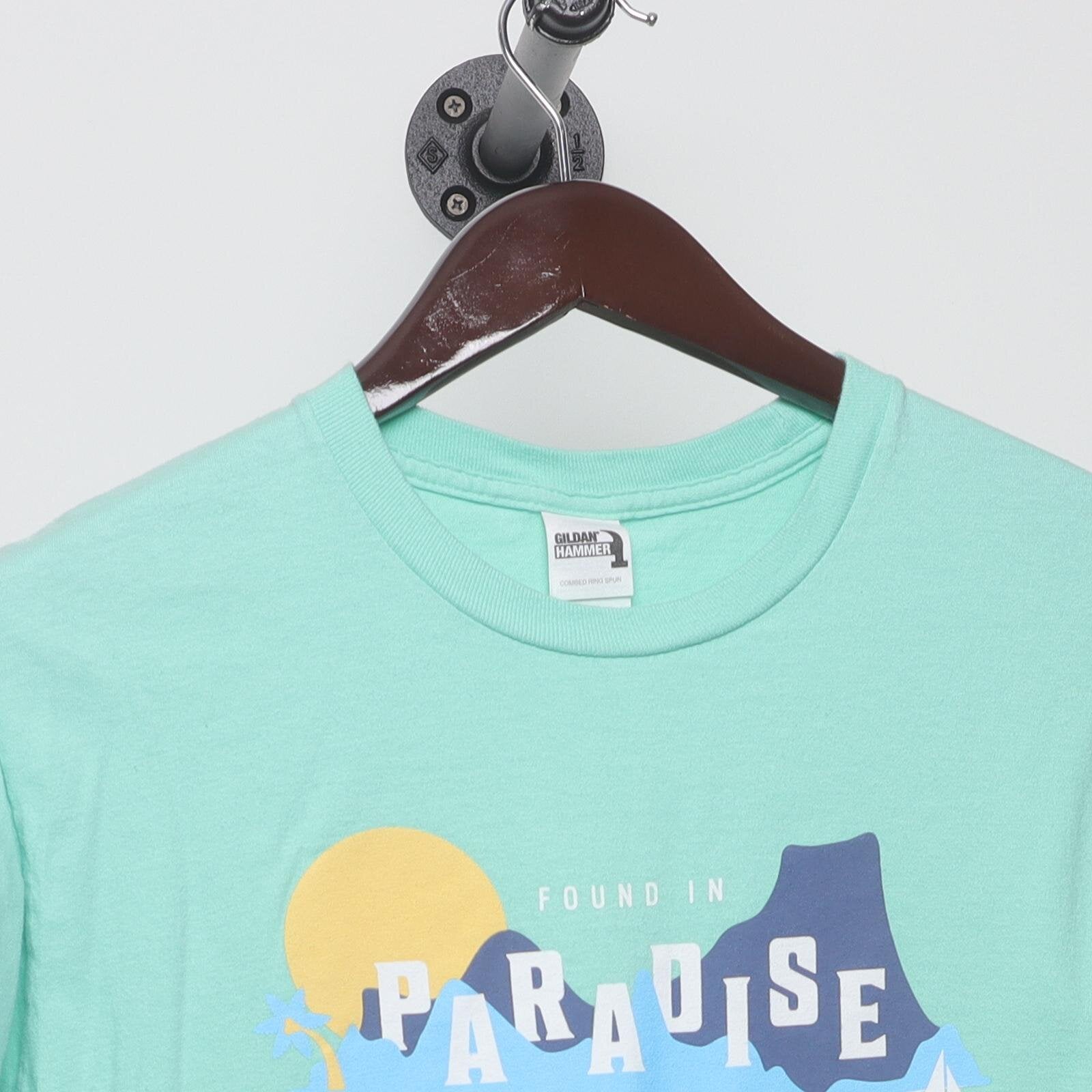 Close-up of the collar and tag on the Vintage Modern HK "Found In Paradise" T-Shirt - S