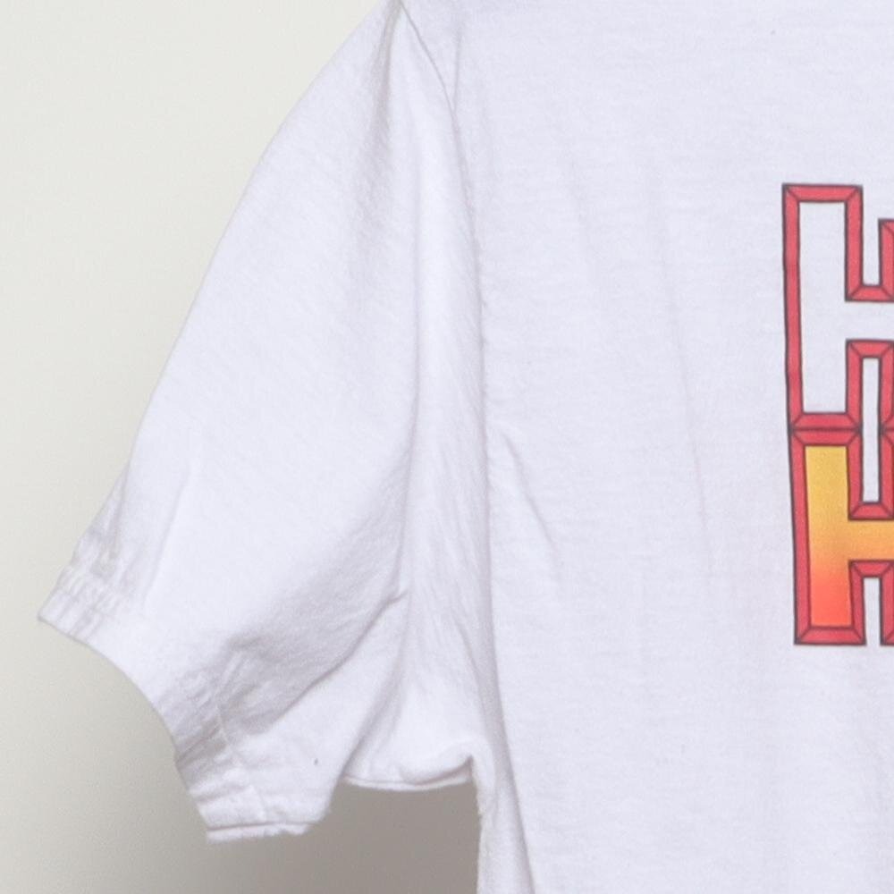Close-up of the sleeve on the Vintage Modern Hunter x Hunter "Main Cast" T-Shirt - S