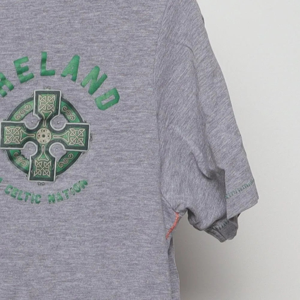 Close-up of the sleeve on the Vintage Modern Ireland Official Product "Ireland A Celtic Nation" T-Shirt - M