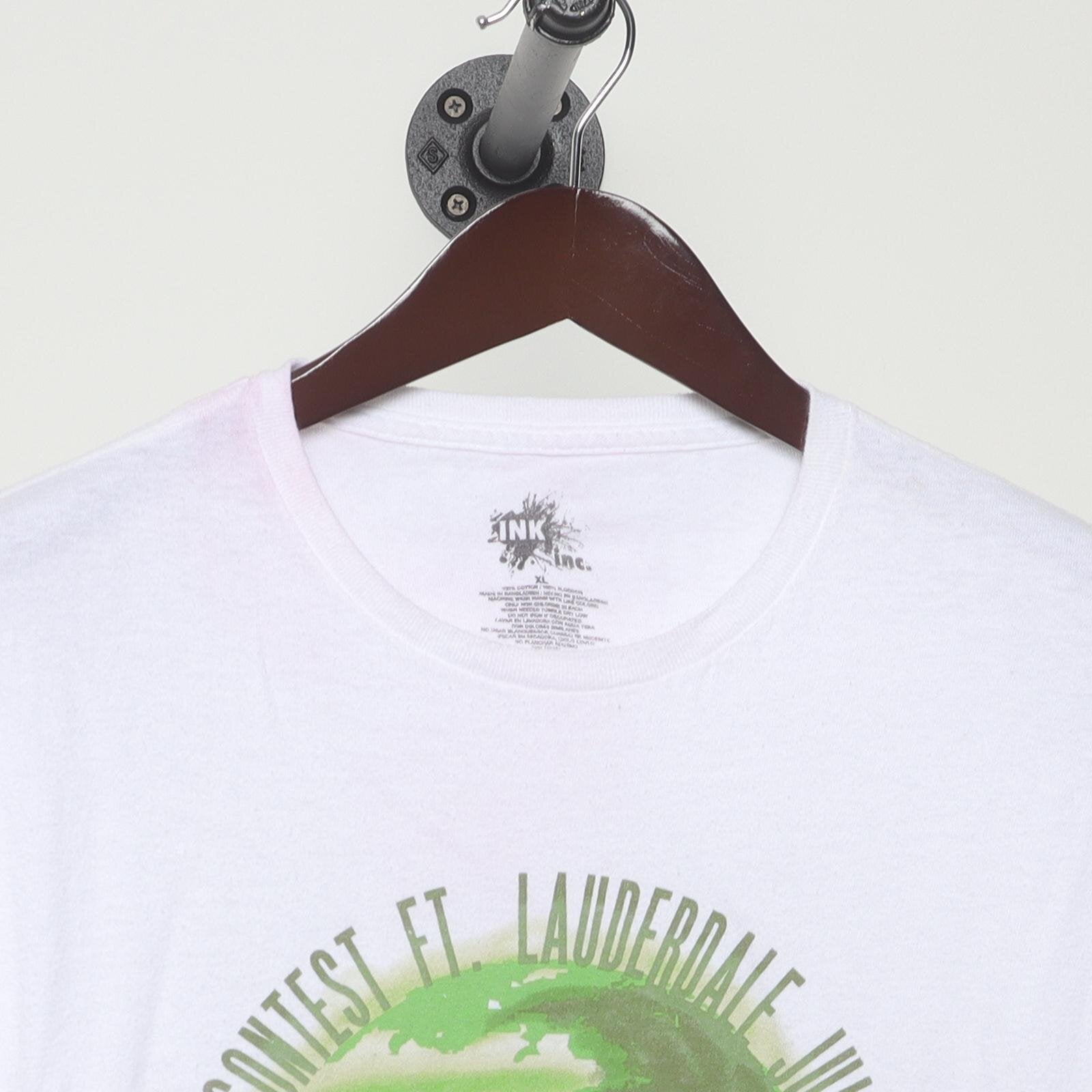 Close-up of the collar and tag on the Vintage Modern Live and Tell "Surf Contest Ft. Lauderdale" T-Shirt - L