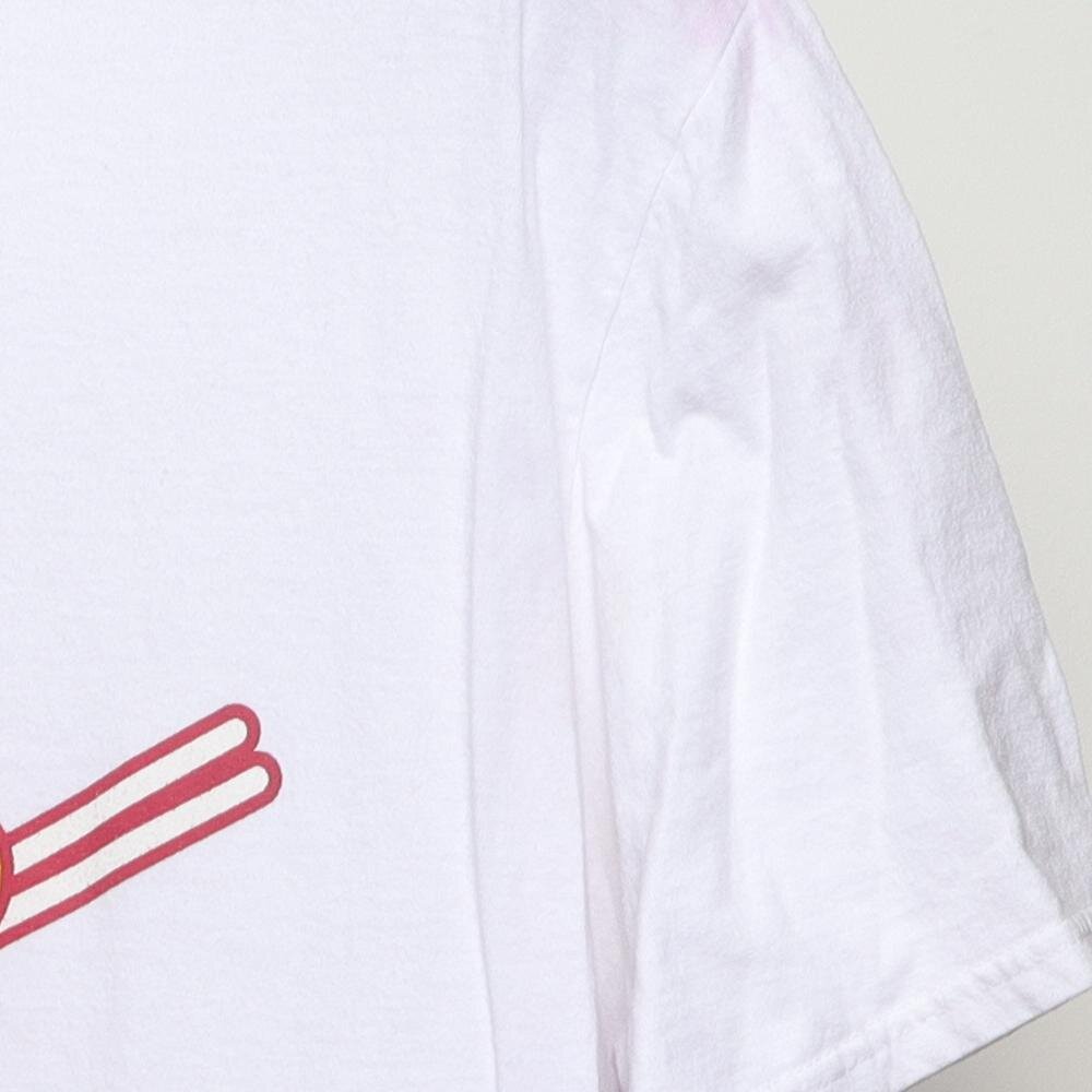 Close-up of the sleeve on the Vintage Modern Maruchan "Ramen Cat" T-Shirt - L