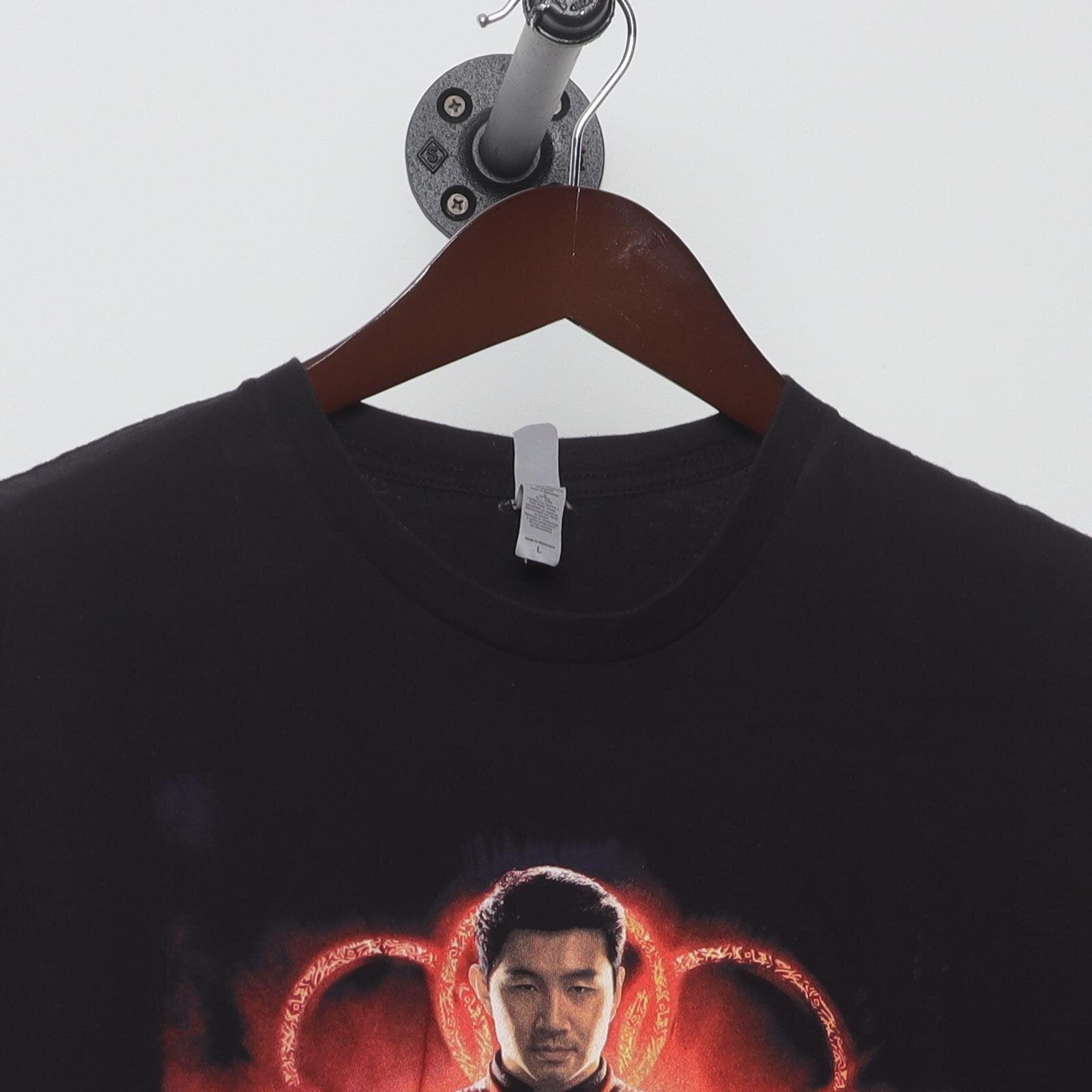 Close-up of the collar and tag on the Vintage Modern Marvel "Shang-Chi Movie Poster" T-Shirt - M