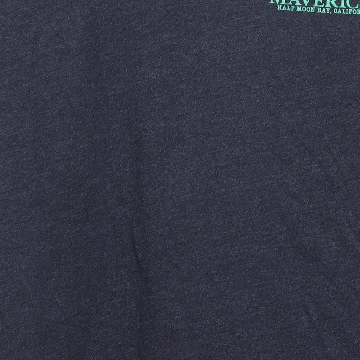 Close-up of the main graphic on the Vintage Modern Mavericks California "Mavericks Wave" T-Shirt - M