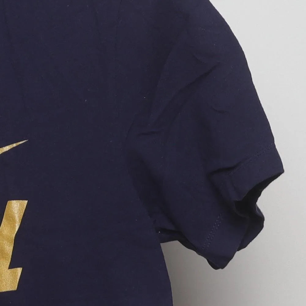 Close-up of the sleeve on the Vintage Modern Nike "BSBL Gold Foil" T-Shirt - S