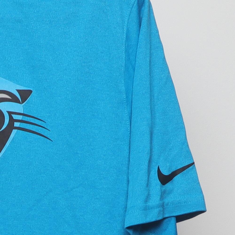 Close-up of the sleeve on the Vintage Modern Nike Carolina Panthers "Team Logo" T-Shirt - L