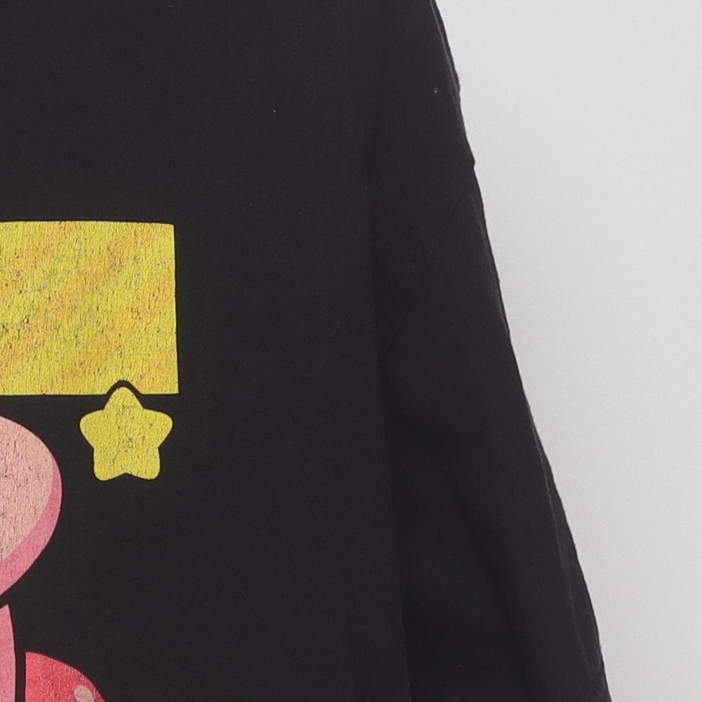 Close-up of the sleeve on the Vintage Modern Nintendo "Kirby Warp Star" T-Shirt - L