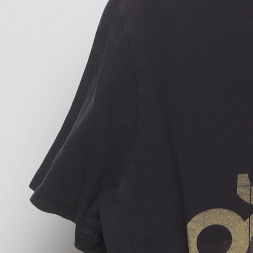 Close-up of the sleeve on the Vintage Modern Oakley "Stacked Logo Graphic" T-Shirt - M
