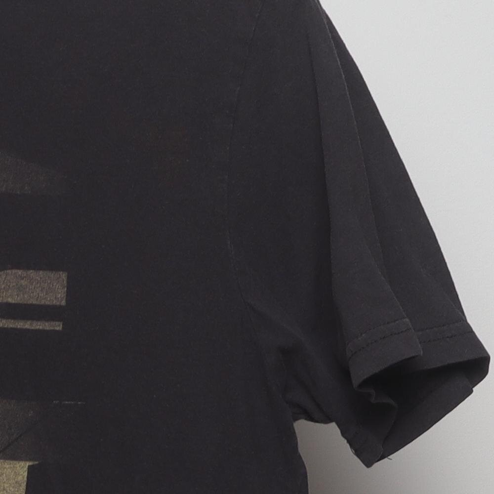 Close-up of the sleeve on the Vintage Modern Oakley "Stacked Logo Graphic" T-Shirt - M