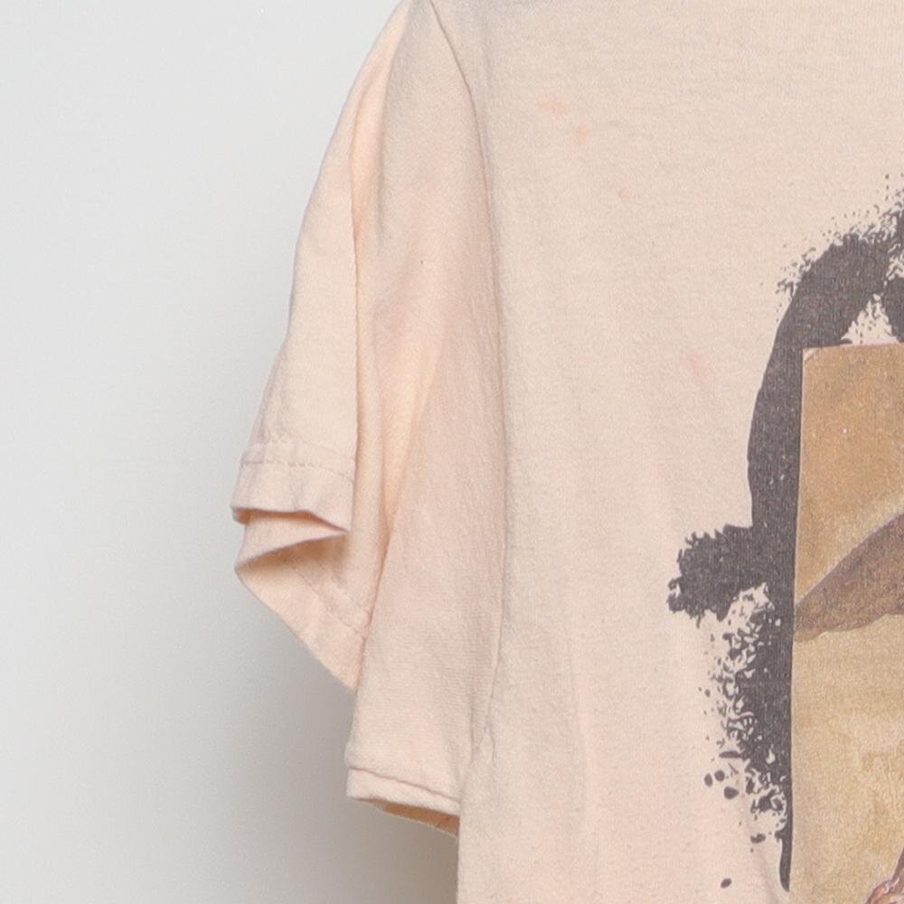 Close-up of the single stitch sleeve on the Vintage Modern ON NIGHTS "Los Angeles Graffiti Smiley" T-Shirt - S