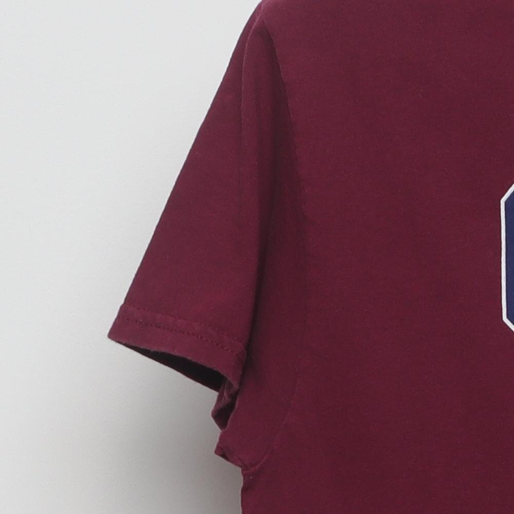 Close-up of the sleeve on the Vintage Modern Oxford University "University Crest" T-Shirt - M