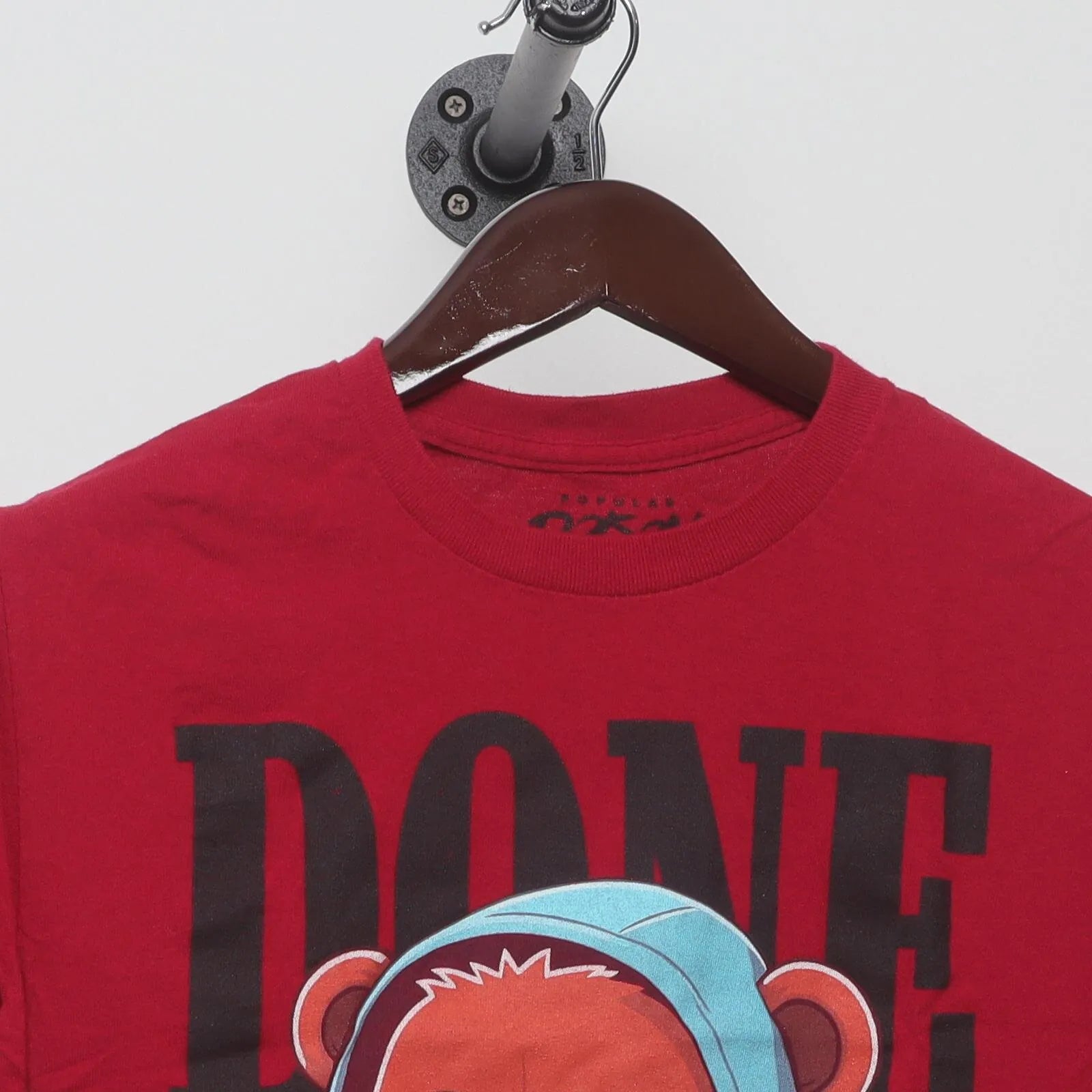 Close-up of the collar and tag on the Vintage Modern Popular Poison "Done Trying" Bear T-Shirt - XS