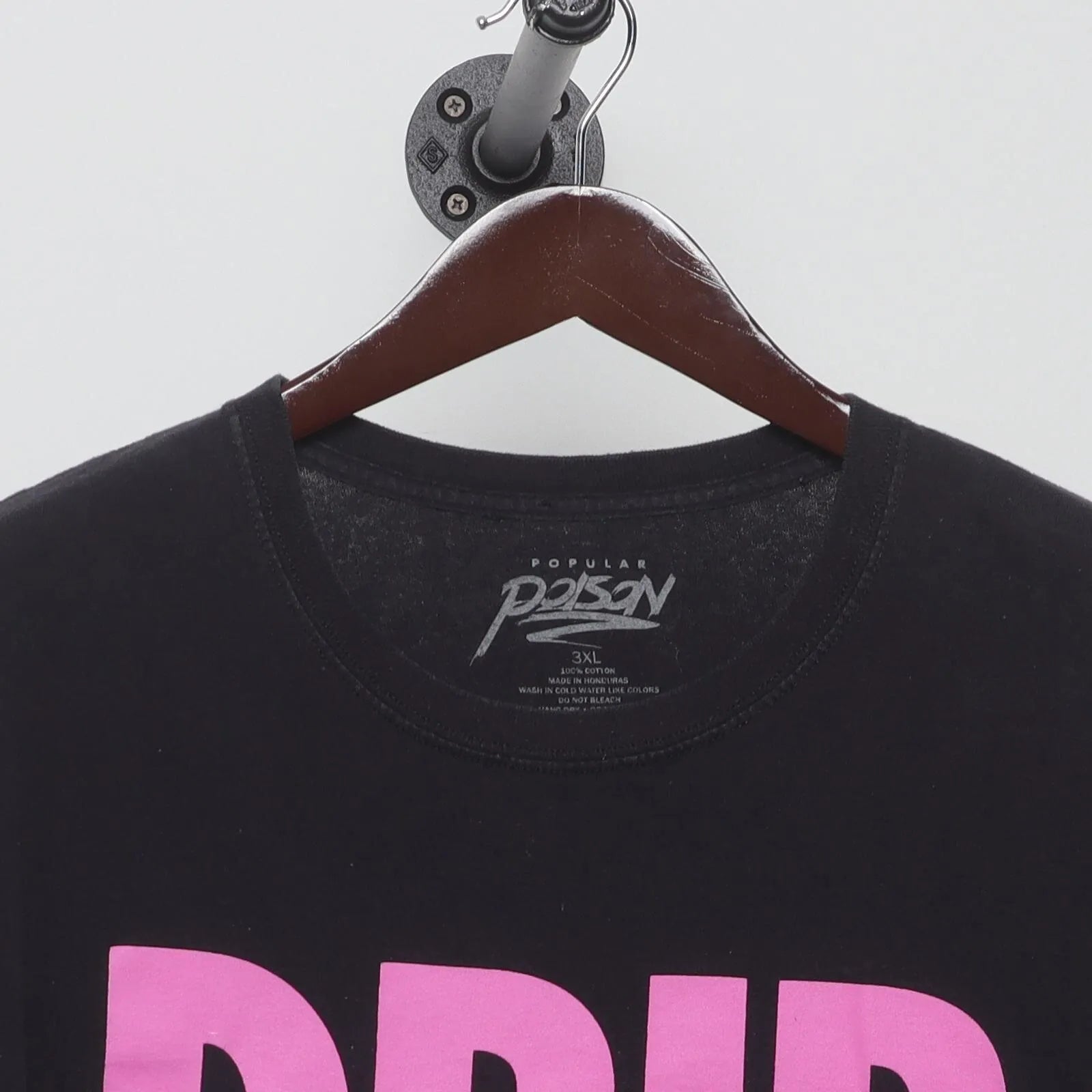 Close-up of the collar and tag on the Vintage Modern Popular Poison "Drip" T-Shirt - XXL