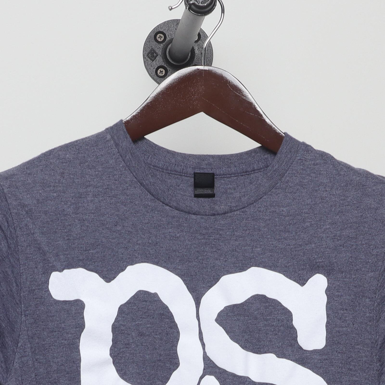 Close-up of the collar and tag on the Vintage Modern "PS Dump Your Boyfriend" T-Shirt - XS