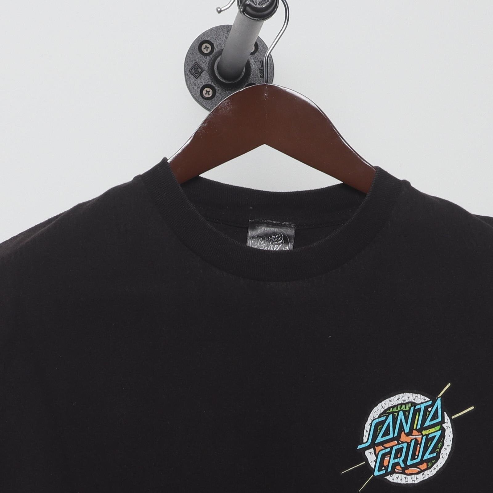 Close-up of the collar and tag on the Vintage Modern Santa Cruz "Sushi Dot" T-Shirt - M