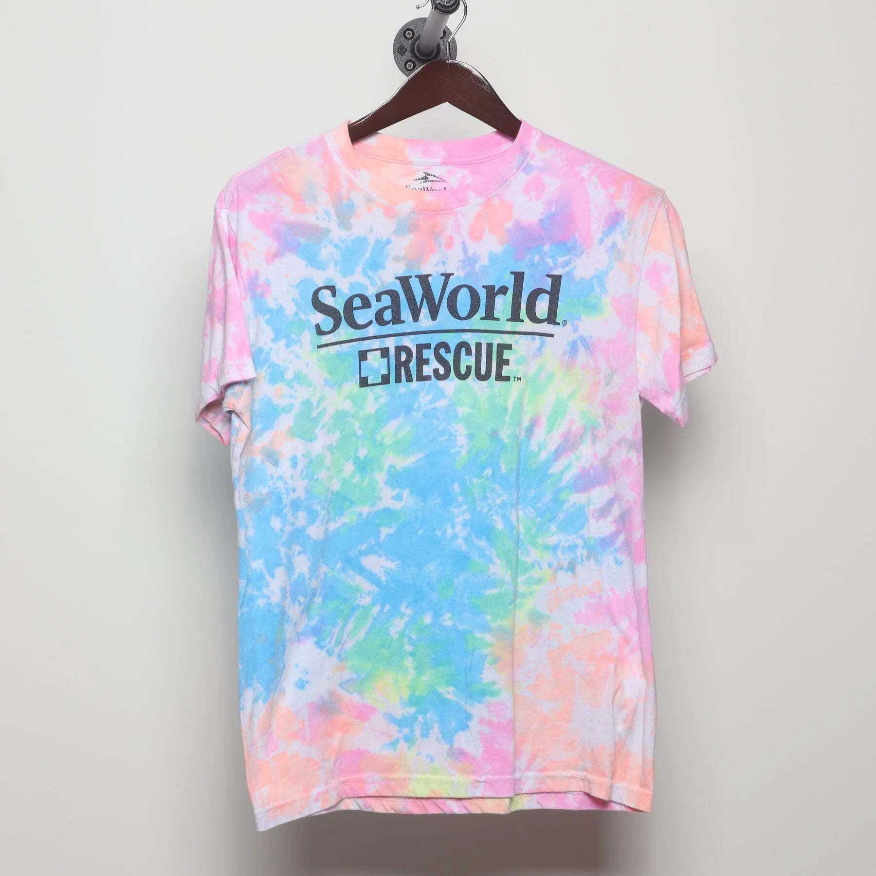 Front view of Vintage Modern SeaWorld "SeaWorld Rescue" T-Shirt - M