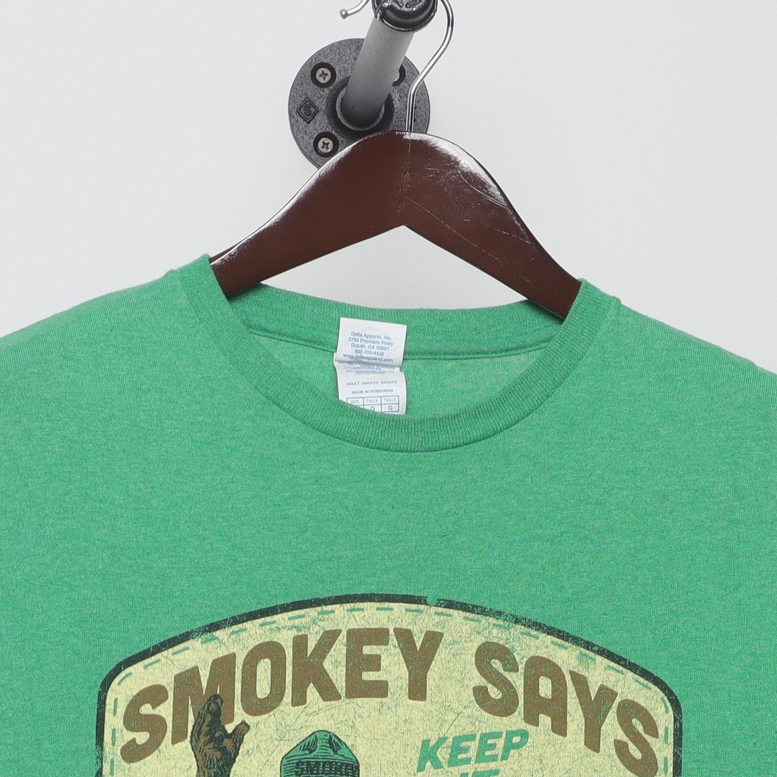 Close-up of the collar and tag on the Vintage Modern Smokey Bear "Keep It Green" T-Shirt - L