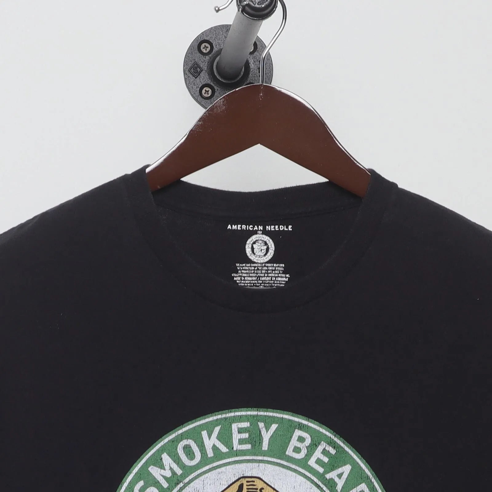 Close-up of the collar and tag on the Vintage Modern Smokey Bear "Only You Can Prevent Wildfires" T-Shirt - M