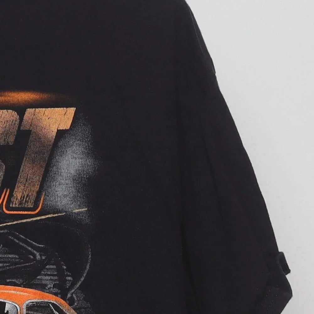 Close-up of the sleeve on the Vintage Modern Snap-on "Rust To Riches" T-Shirt - L