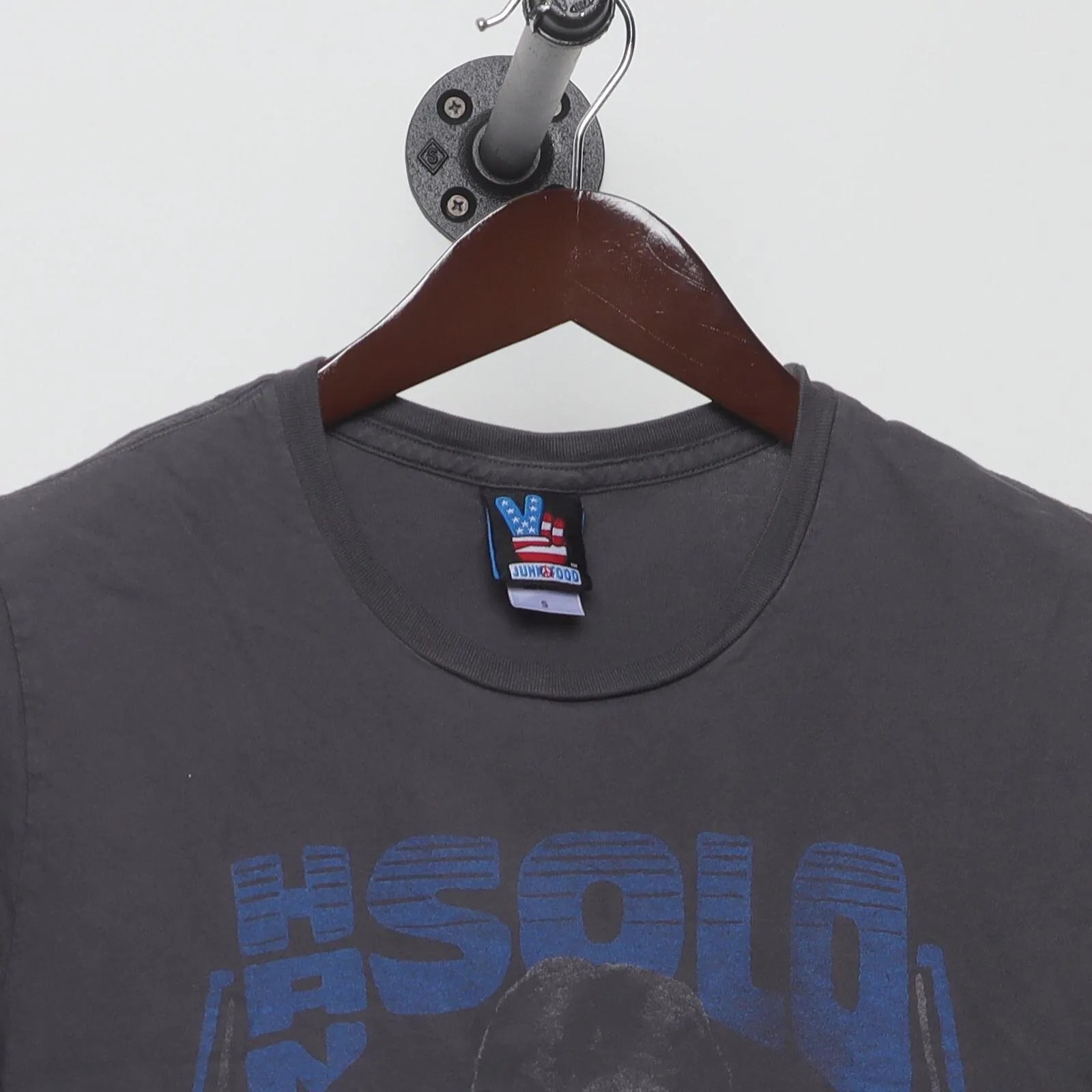 Close-up of the collar and tag on the Vintage Modern Star Wars "H. SOLO" T-Shirt - M