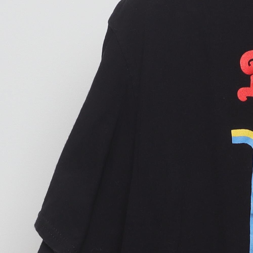 Close-up of the sleeve on the Vintage Modern Steven Rhodes "Caring for your Demon Cat" T-Shirt - L