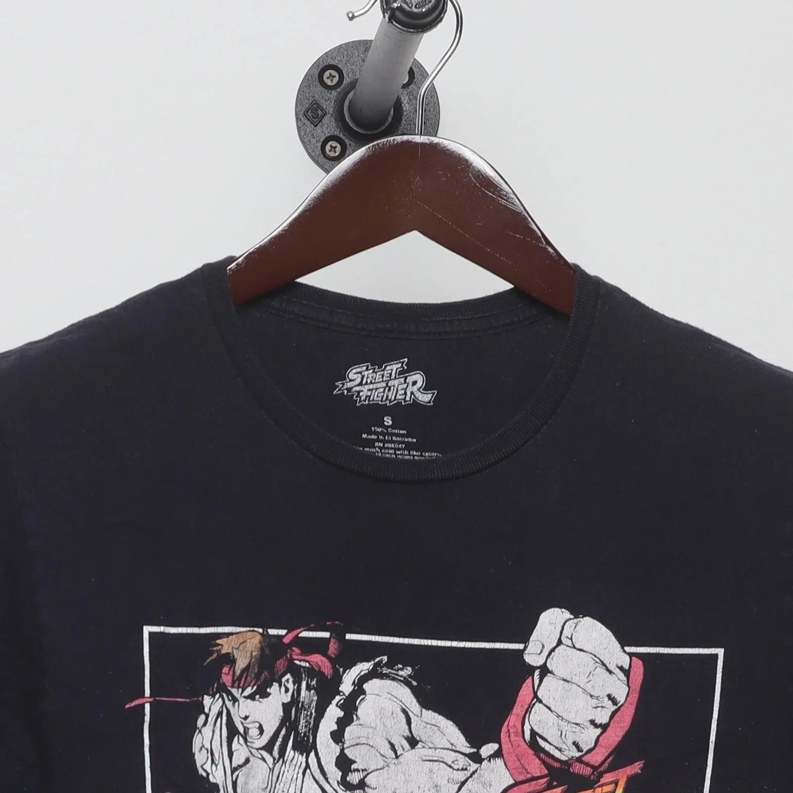 Close-up of the collar and tag on the Vintage Modern Street Fighter "Character Stack" T-Shirt - XS