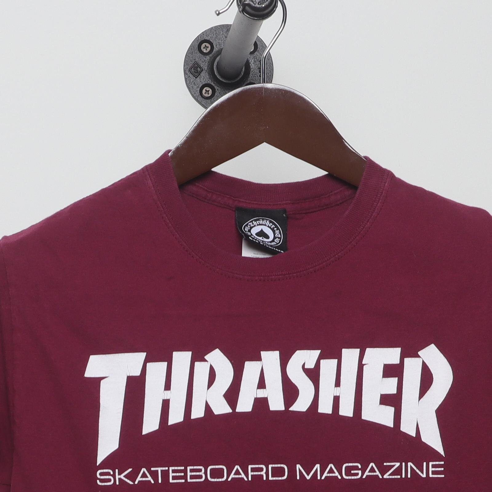 Close-up of the collar and tag on the Vintage Modern Thrasher "Skateboard Magazine Logo" T-Shirt - XS