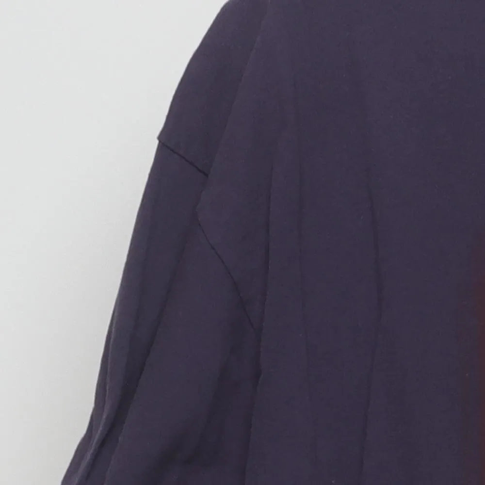 Close-up of the single stitch sleeve on the Vintage Modern Trace Adkins "Tour 2016" T-Shirt - L