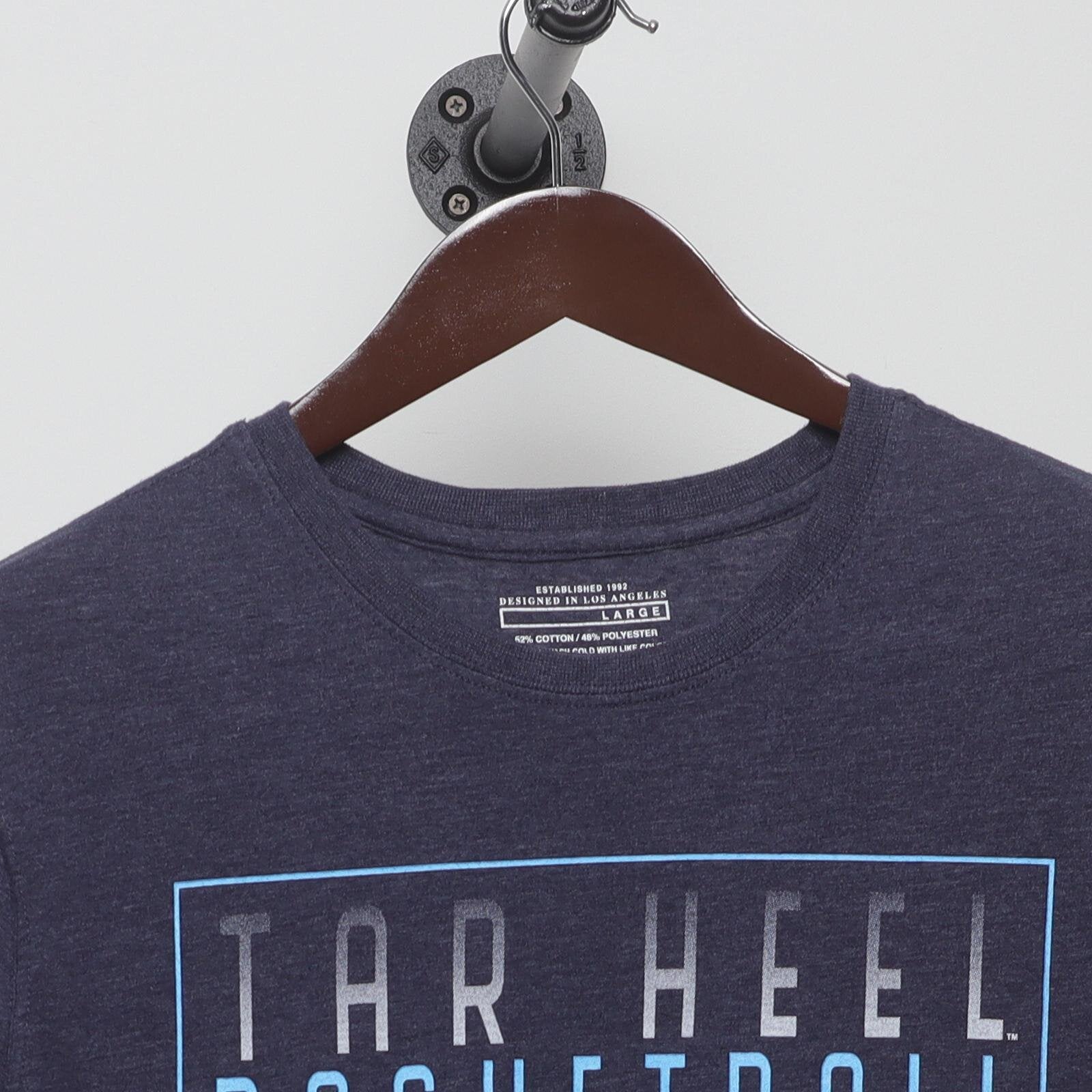Close-up of the collar and tag on the Vintage Modern UNC "Tar Heel Basketball" T-Shirt - M