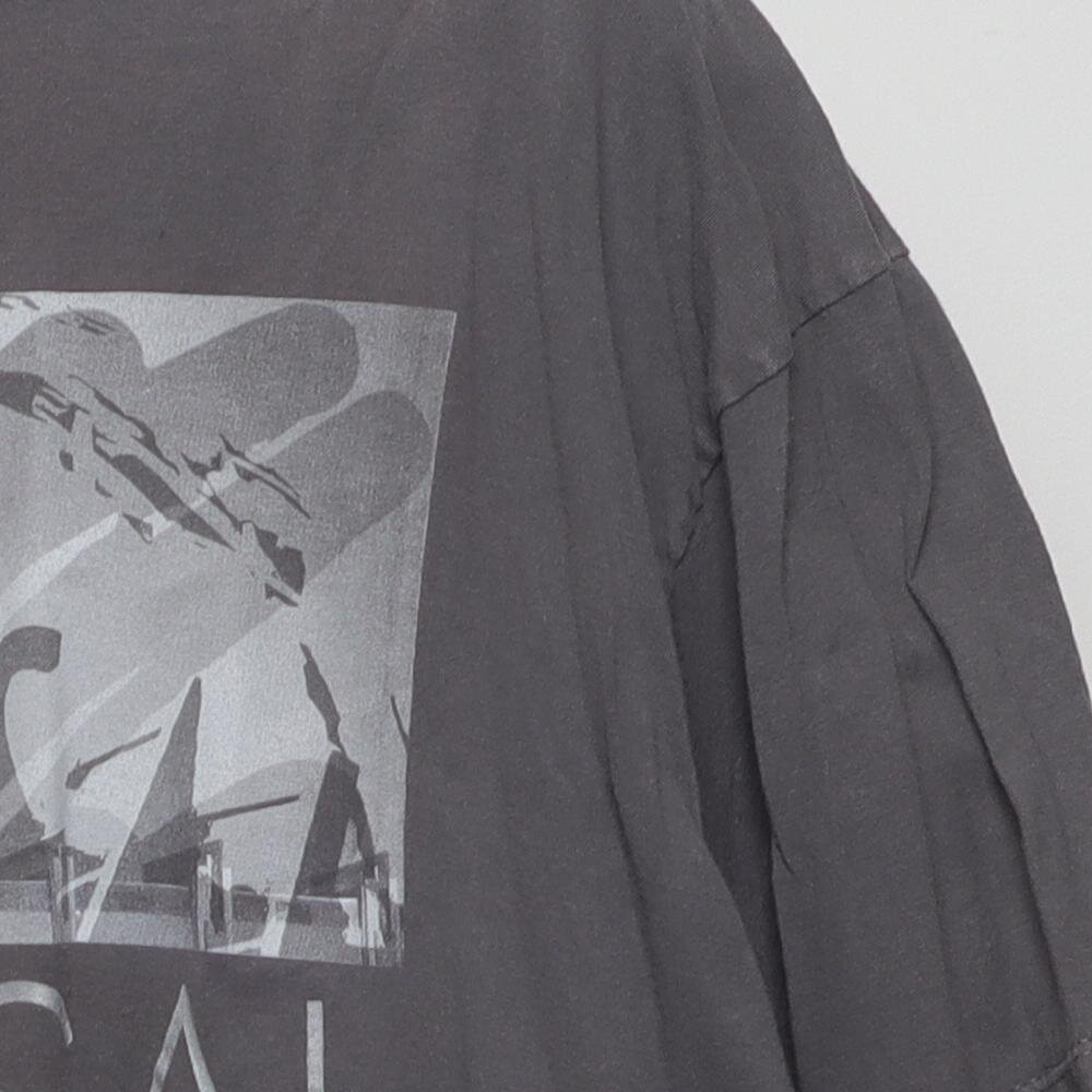 Close-up of the sleeve on the Vintage Modern Universal Studios "Photo Collage Graphic" T-Shirt - XL