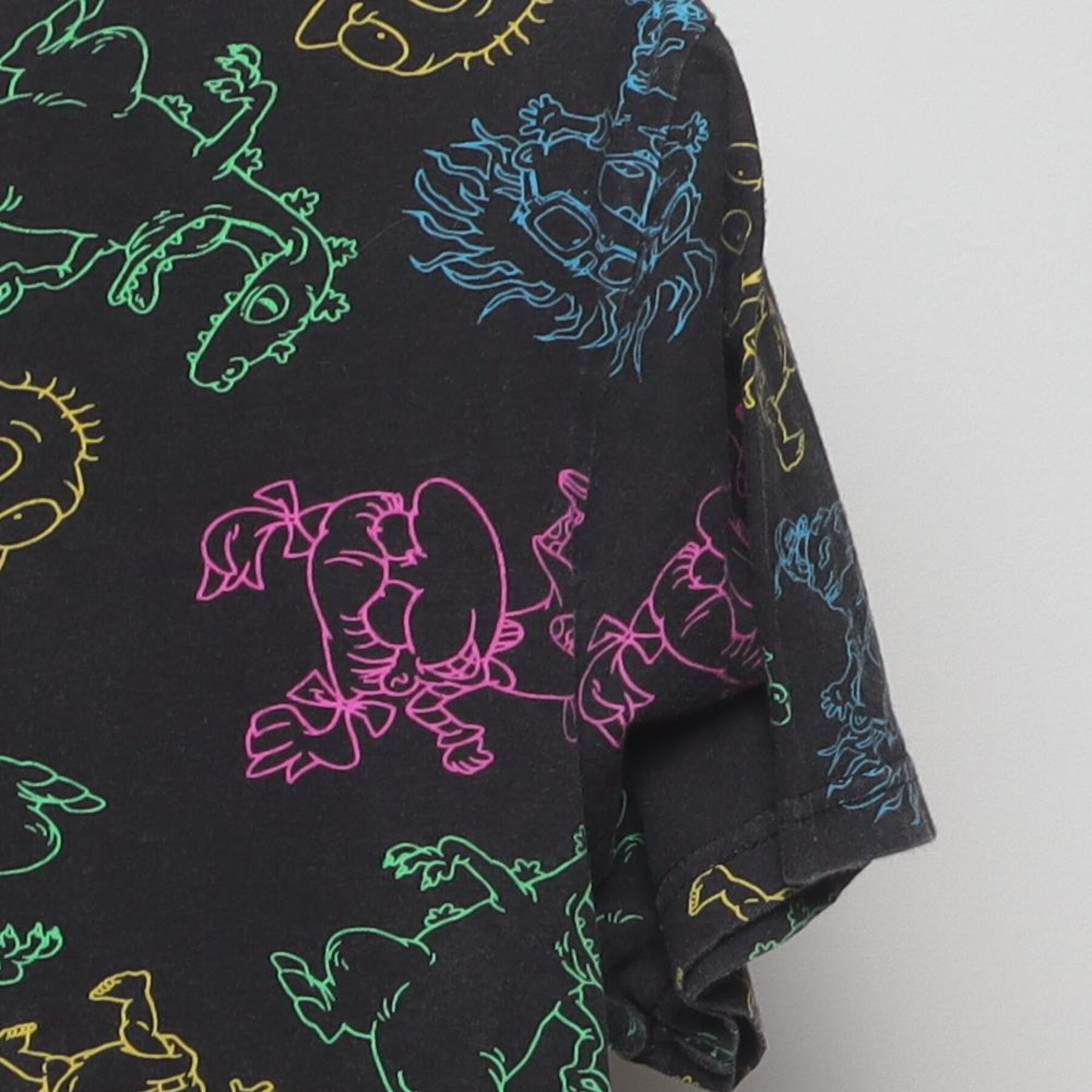 Close-up of the Right sleeve on the Vintage Y2K Nickelodeon "Rugrats Neon AOP" T-Shirt - M