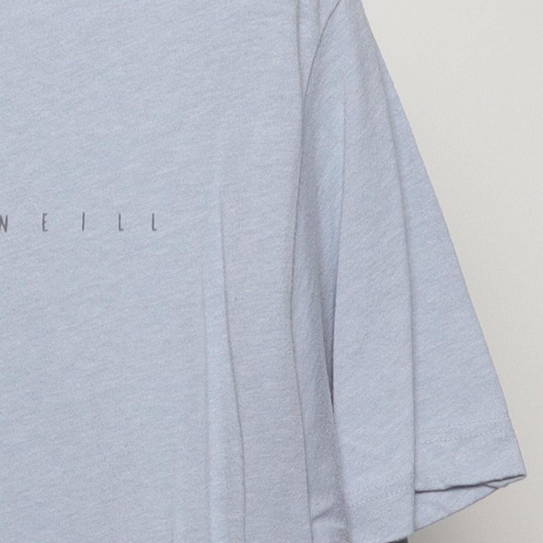 Close-up of the Right sleeve on the Vintage Y2K O'Neill "Coastal Palms Graphic" T-Shirt - M