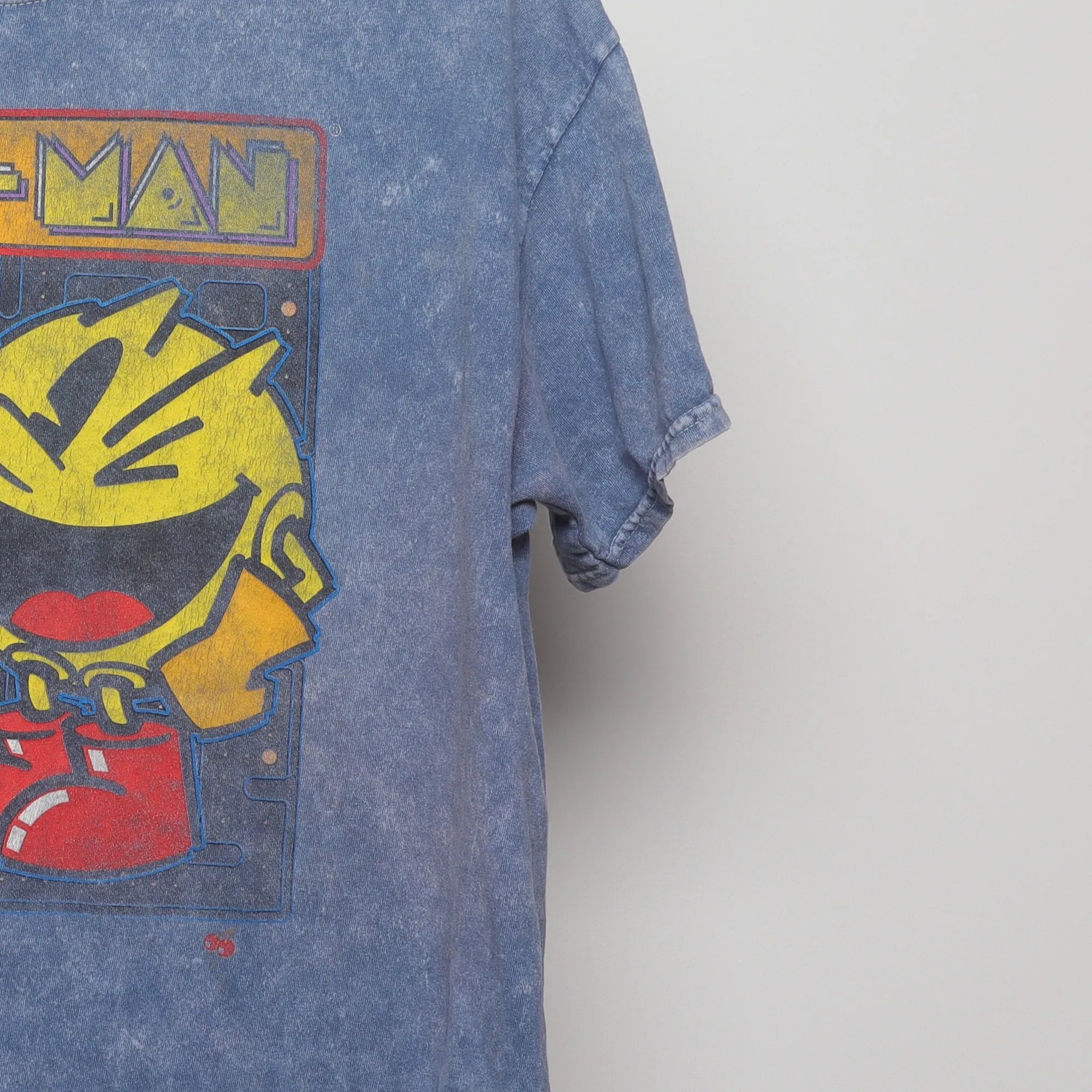 Close-up of the sleeve on the Vintage Pac-Man Acid Wash Video Game T-Shirt L