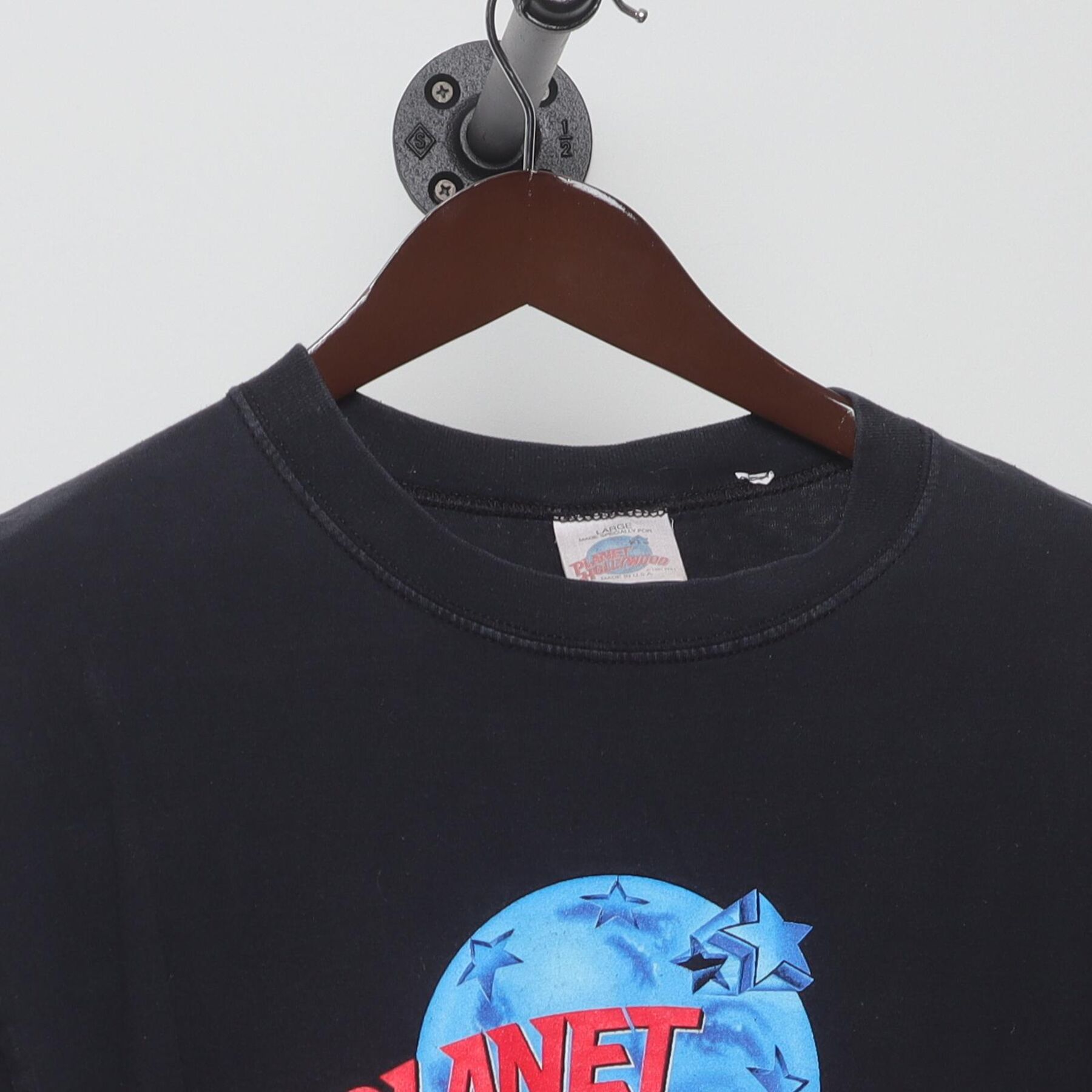Close-up of the collar and tag on the Vintage 1990s Planet Hollywood "Vancouver" T-Shirt - L