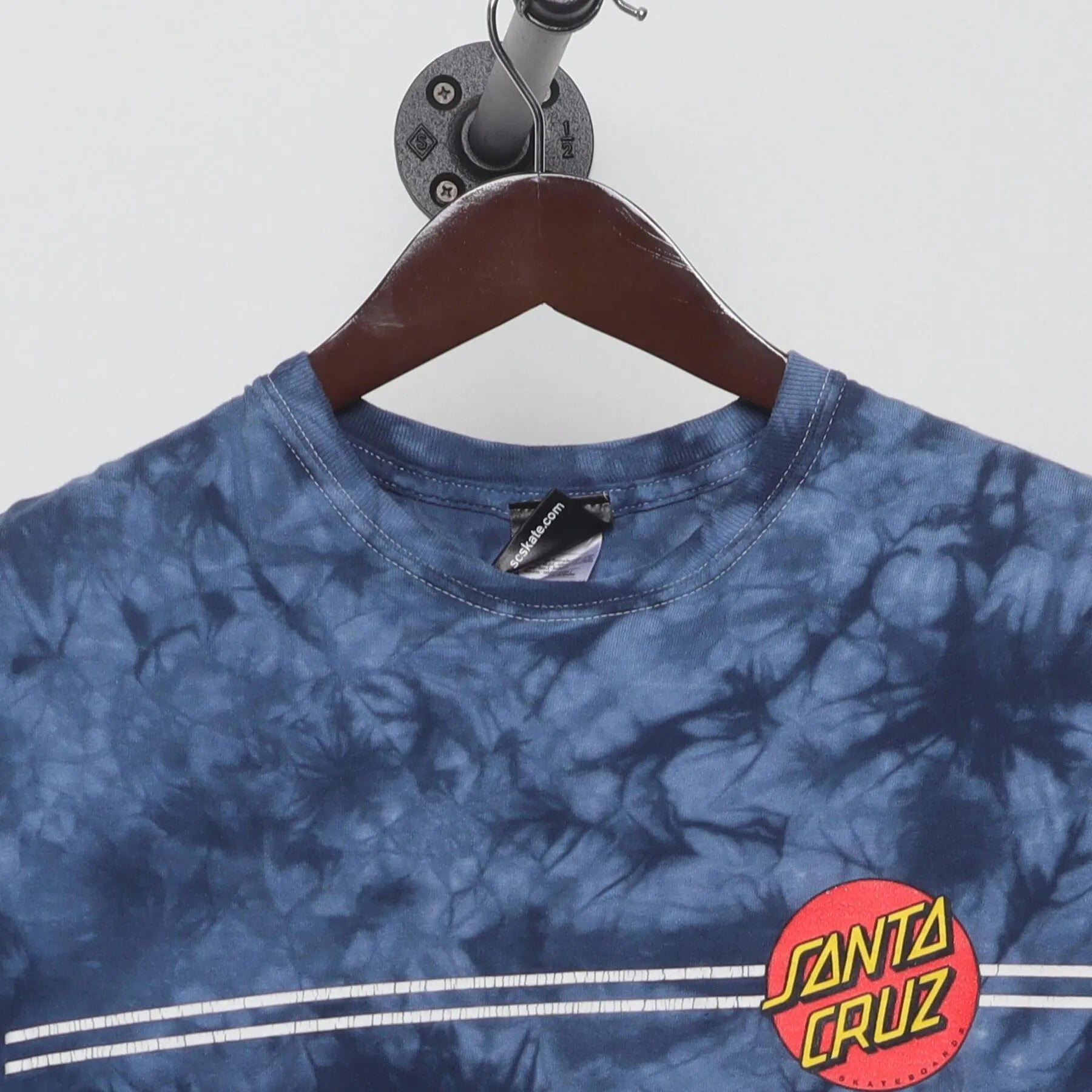 Close-up of the collar and tag on the Vintage Y2K Santa Cruz Skateboards "Classic Dot Logo Tie-Dye" T-Shirt - S