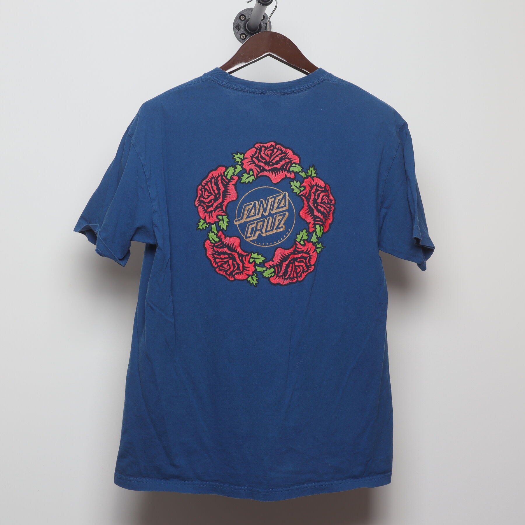 Back view of Vintage Y2K Santa Cruz Skateboards "Rose Wreath" T-Shirt - M