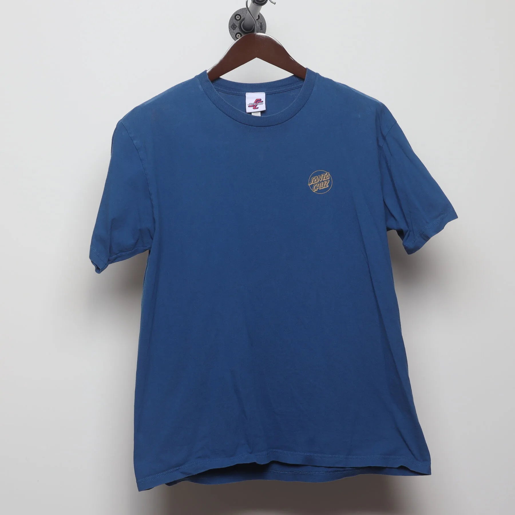 Front view of Vintage Y2K Santa Cruz Skateboards "Rose Wreath" T-Shirt - M