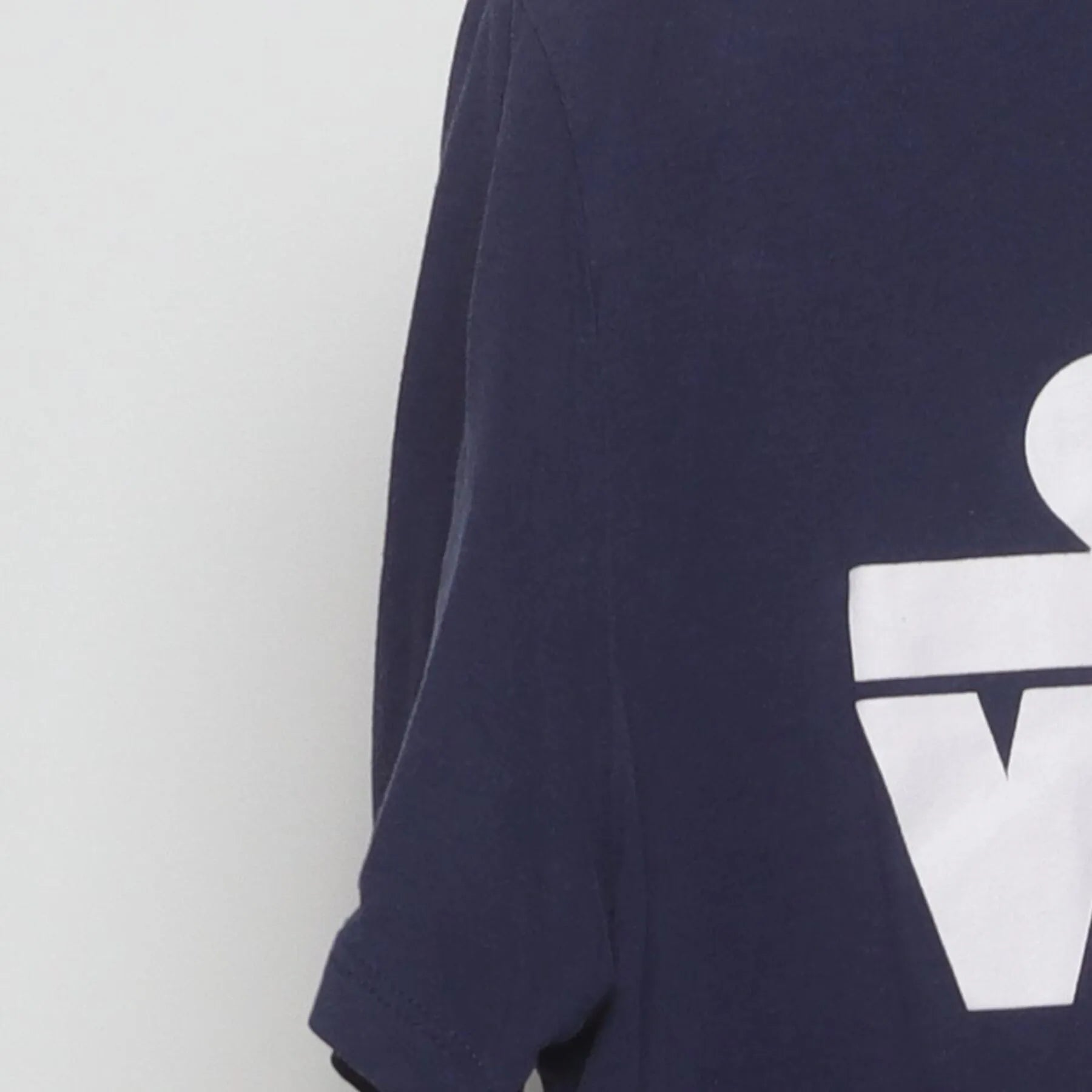 Close-up of the Left sleeve on the Vintage Y2K Star Wars "R2-D2 Logo" T-Shirt - M