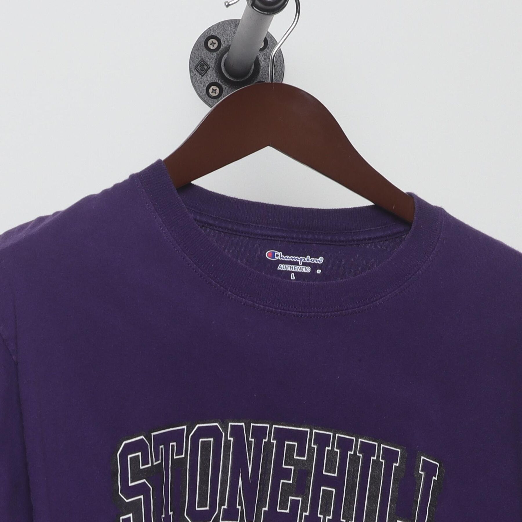 Close-up of the collar and tag on the Vintage Y2K Champion "Stonehill College Skyhawks" T-Shirt - M