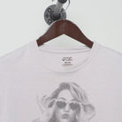 Close-up of the collar and tag on the Vintage Y2K Britt Nicole "Pop Star Portrait" T-Shirt - M