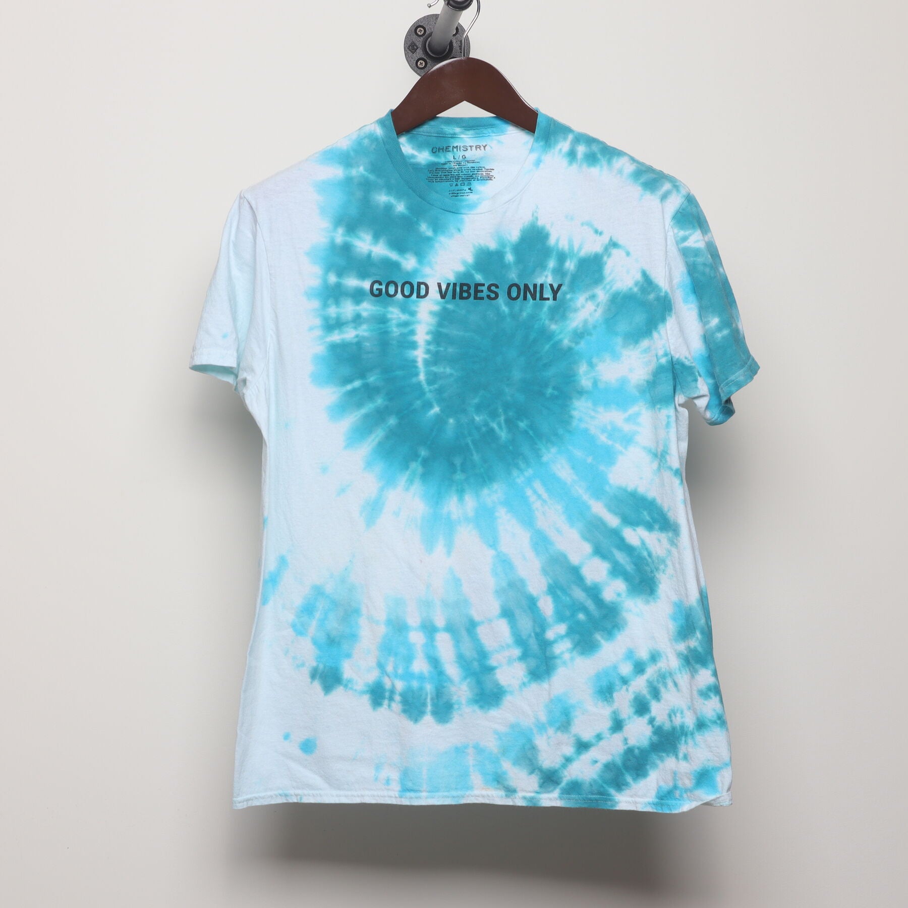 Front view of Vintage Y2K Chemistry L.A. "Good Vibes Only" T-Shirt - M