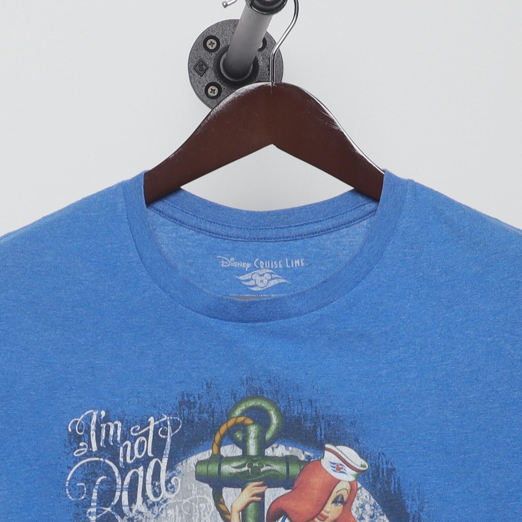 Close-up of the collar and tag on the Vintage Y2K Disney Cruise Line "I'm Not Bad I'm Just Cruise Drawn That Way" T-Shirt - S