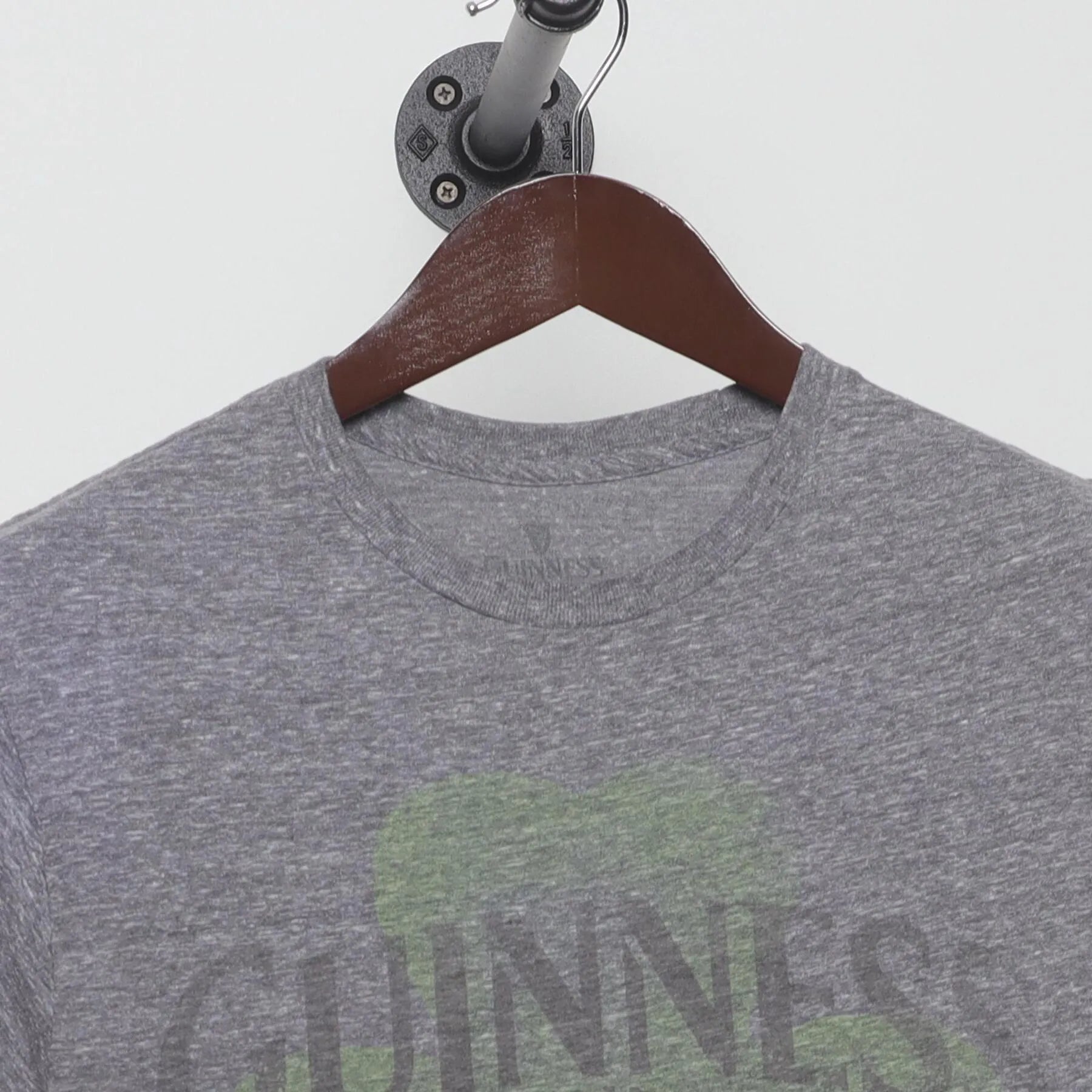 Close-up of the collar and tag on the Vintage Y2K Guinness "Dublin Ireland Shamrock" T-Shirt - S