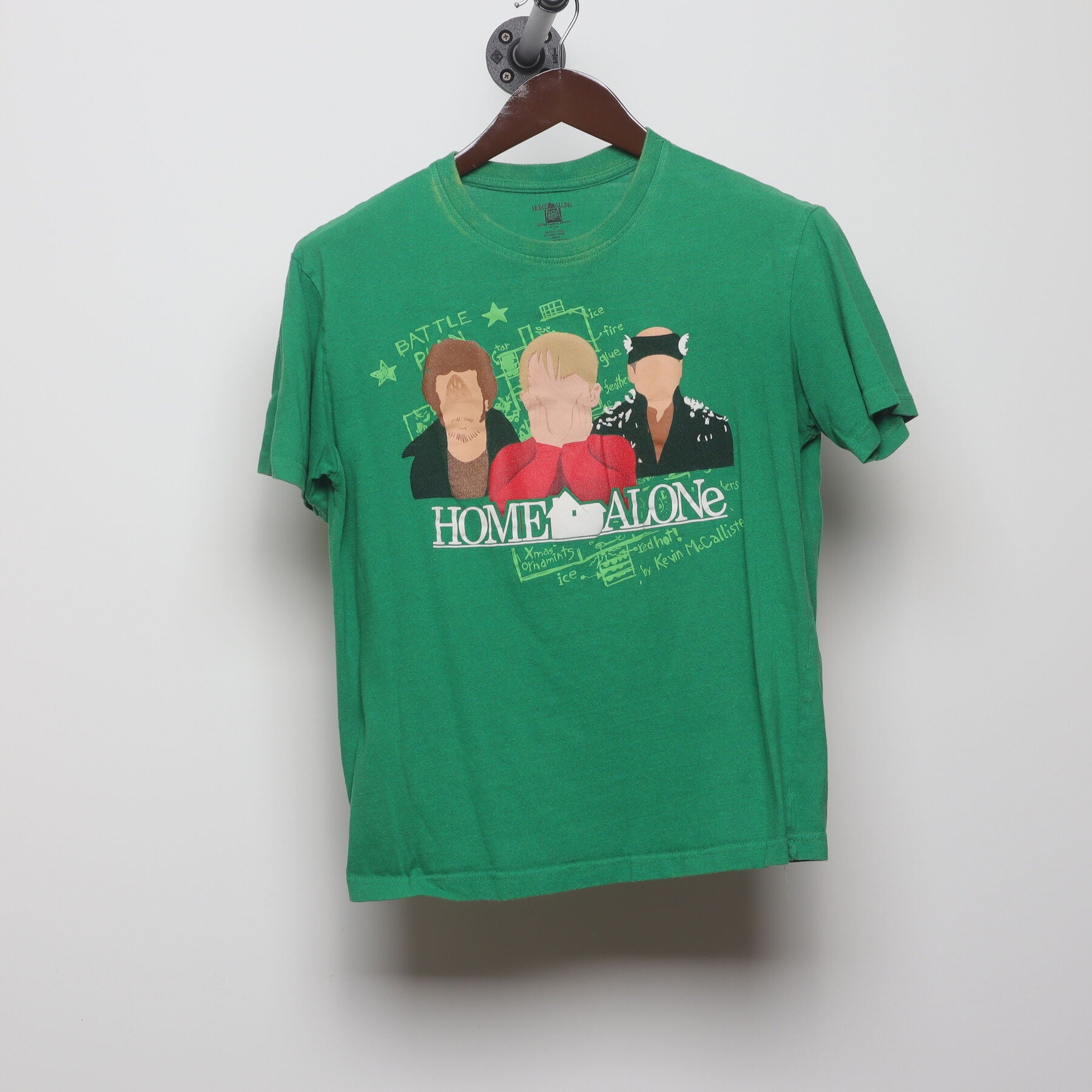 Front view of Vintage Y2K Home Alone "Battle Plan" T-Shirt - S
