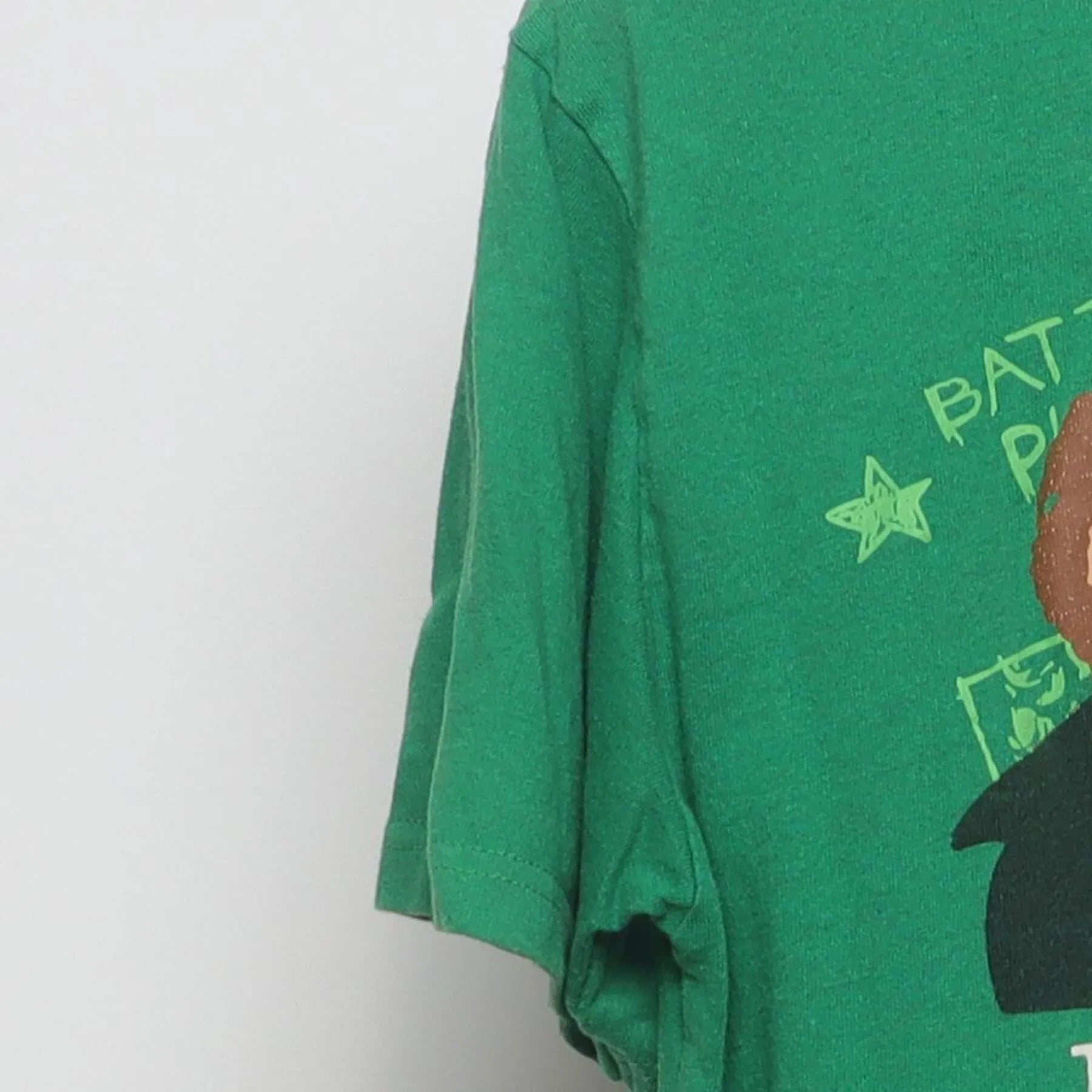 Close-up of the Left sleeve on the Vintage Y2K Home Alone "Battle Plan" T-Shirt - S