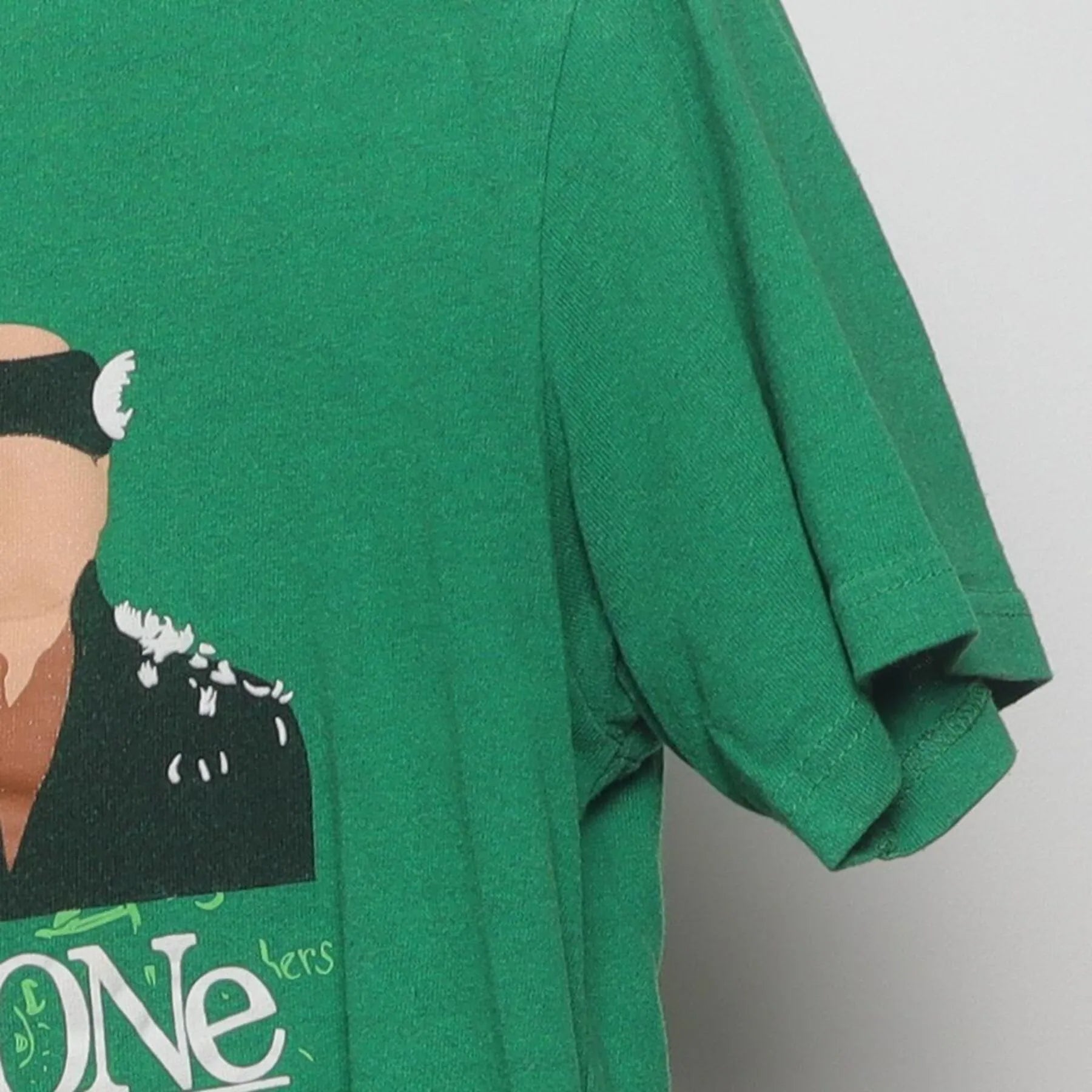 Close-up of the Right sleeve on the Vintage Y2K Home Alone "Battle Plan" T-Shirt - S