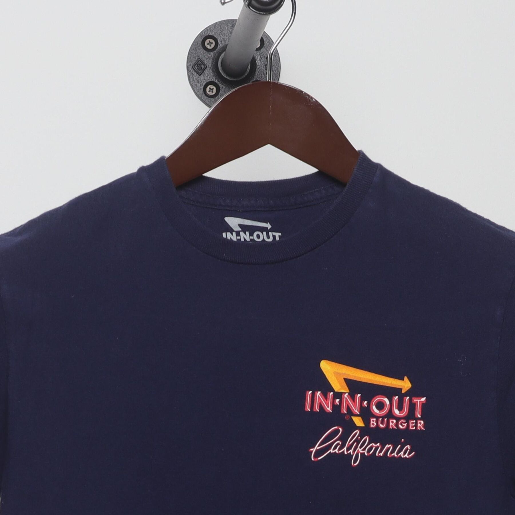 Close-up of the collar and tag on the Vintage Y2K In-N-Out Burger "California Cruisin'" T-Shirt - XS