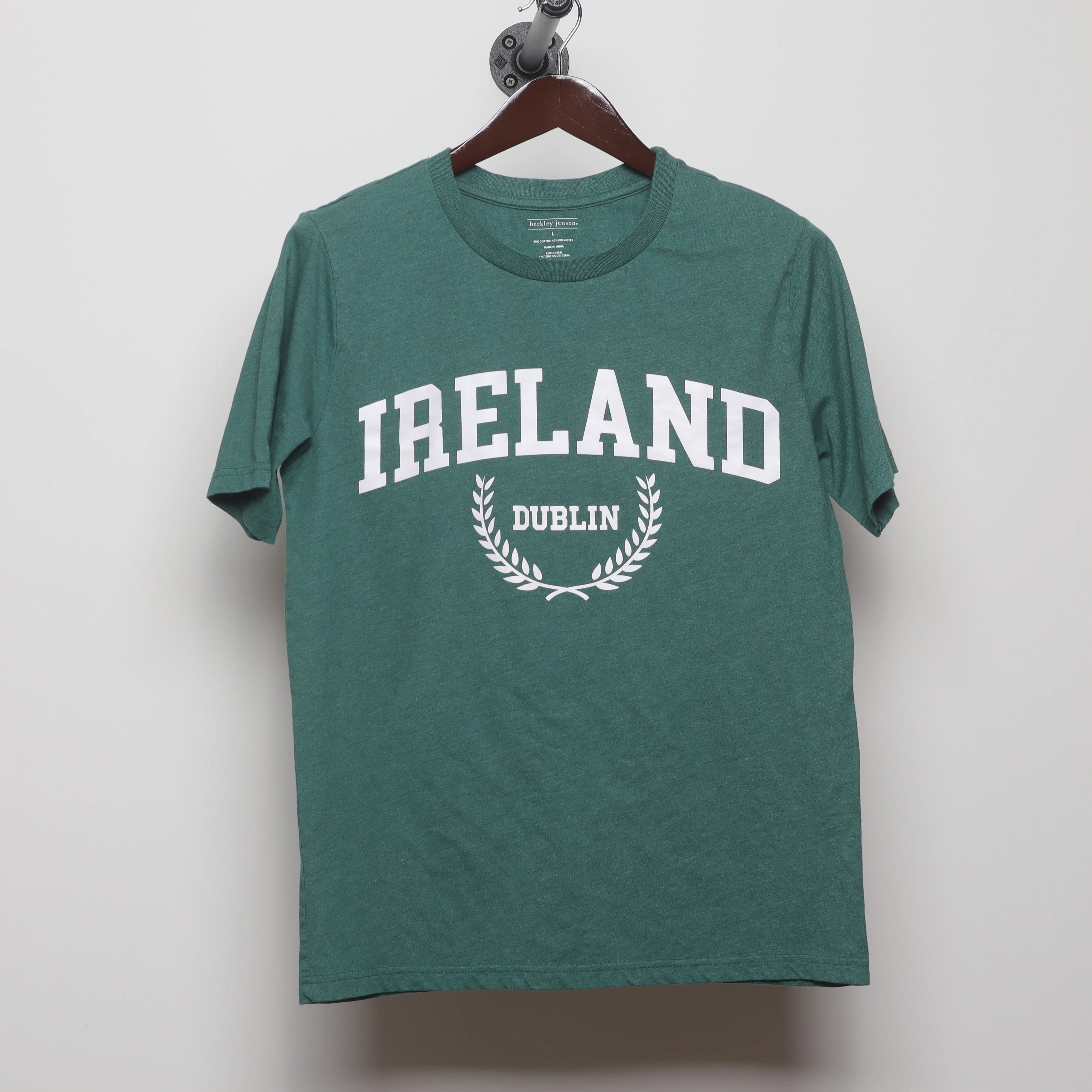 Front view of Vintage Style Ireland Dublin Collegiate T-Shirt M