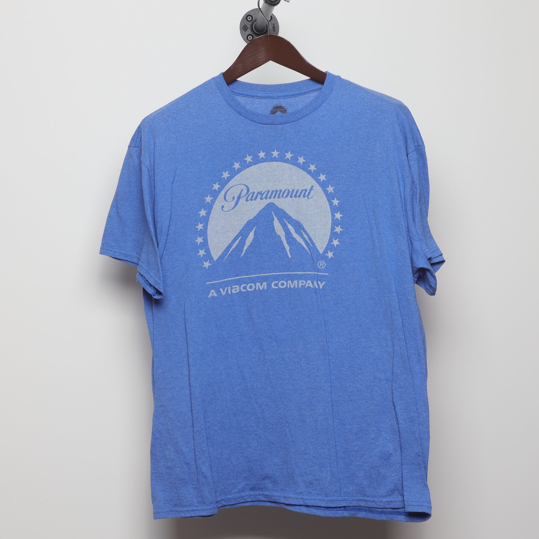 Front view of Vintage Y2K Paramount Pictures "Classic Logo" T-Shirt - XL