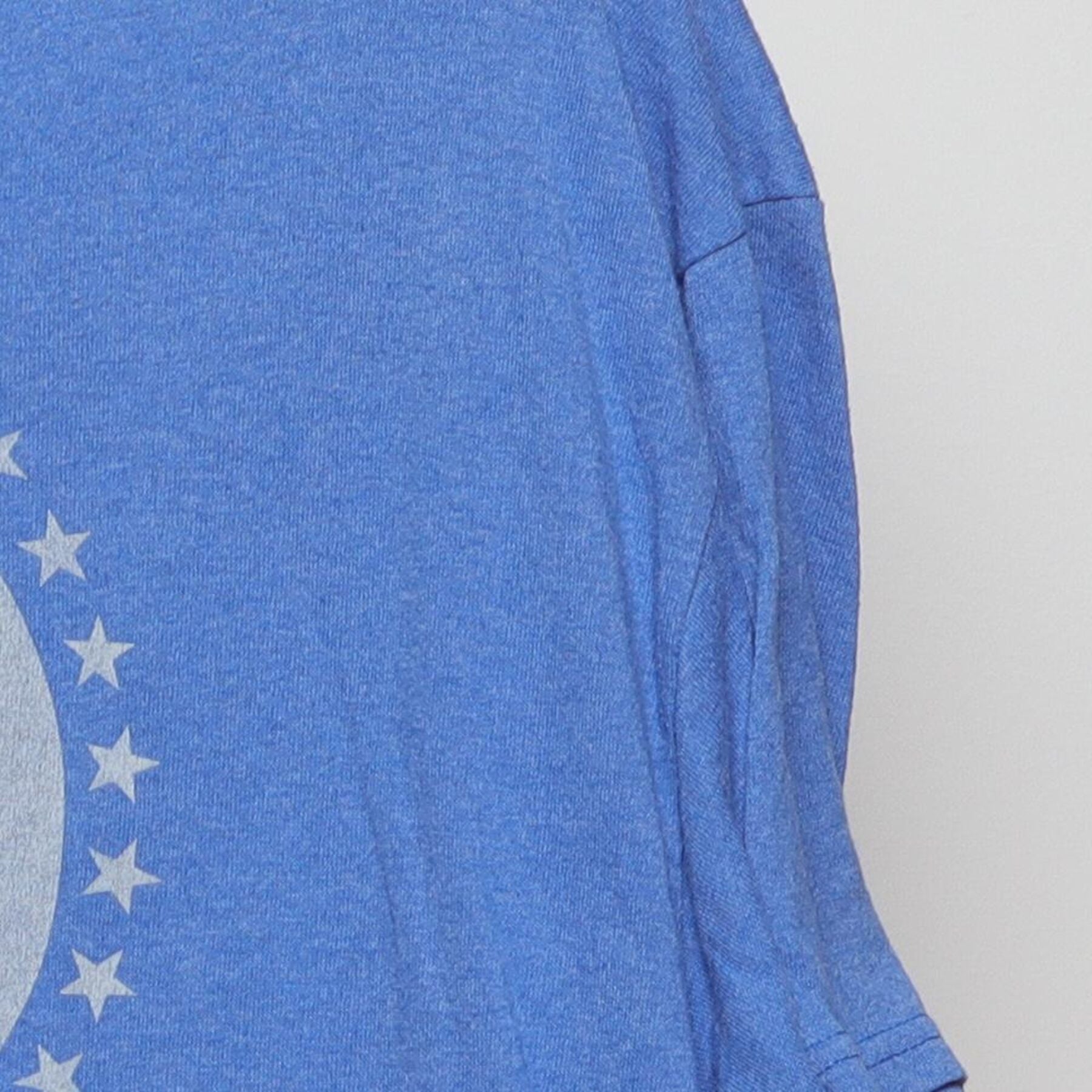 Close-up of the Right sleeve on the Vintage Y2K Paramount Pictures "Classic Logo" T-Shirt - XL
